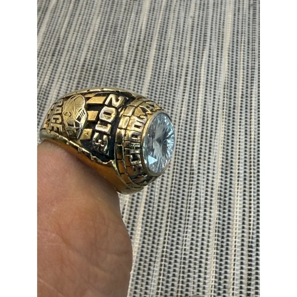 Jostens 2013 High School Class Ring Gold Tone Clear Stone Flag Race Car Jaison